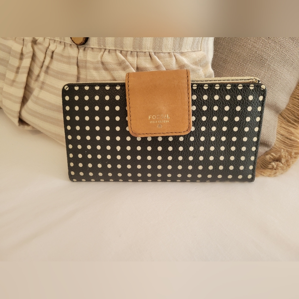 FOSSIL- Emma RFID Tab Clutch